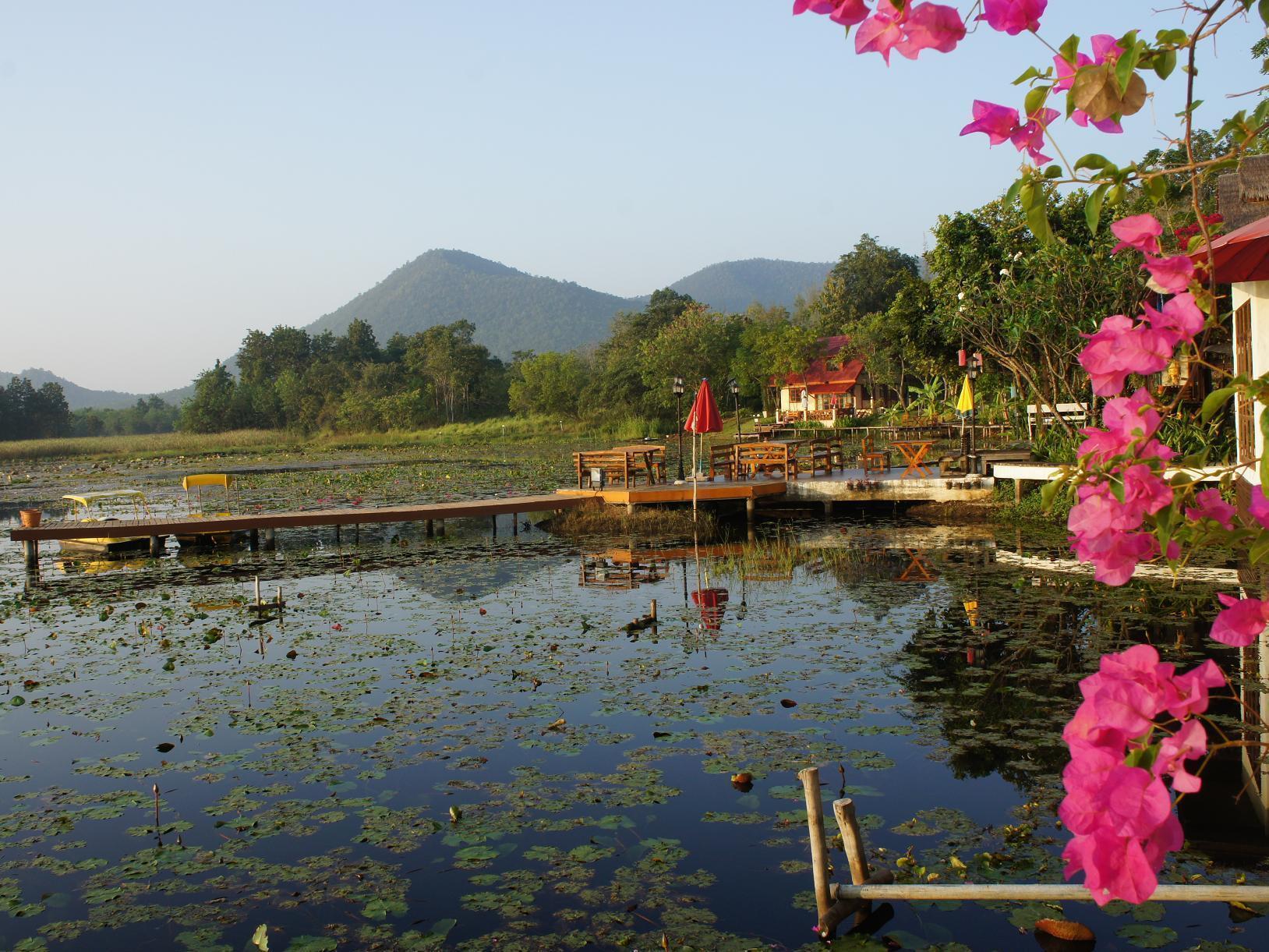 Golden Lake View Boutique Resort Kanchanaburi Exterior foto