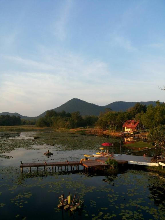 Golden Lake View Boutique Resort Kanchanaburi Exterior foto