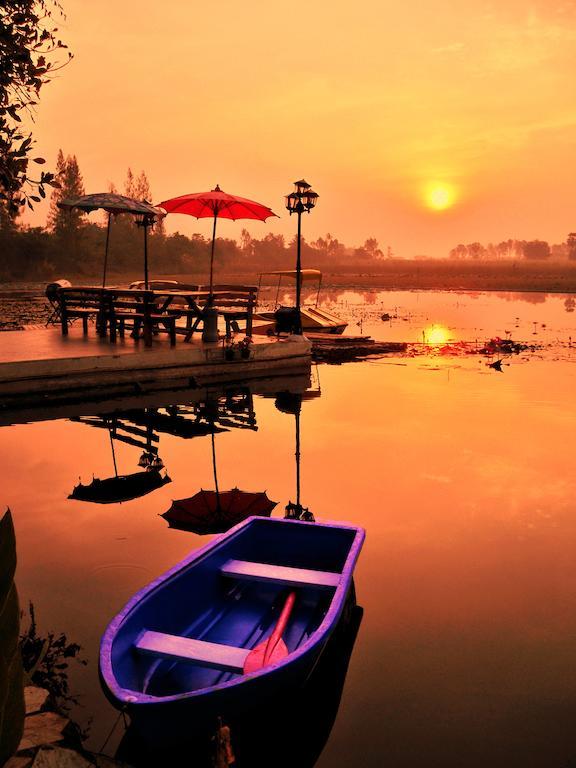 Golden Lake View Boutique Resort Kanchanaburi Exterior foto
